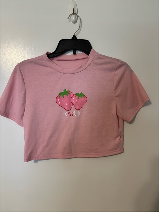 ROMWE Tops - ROMWE Pink Strawberry Graphic Cropped Tee